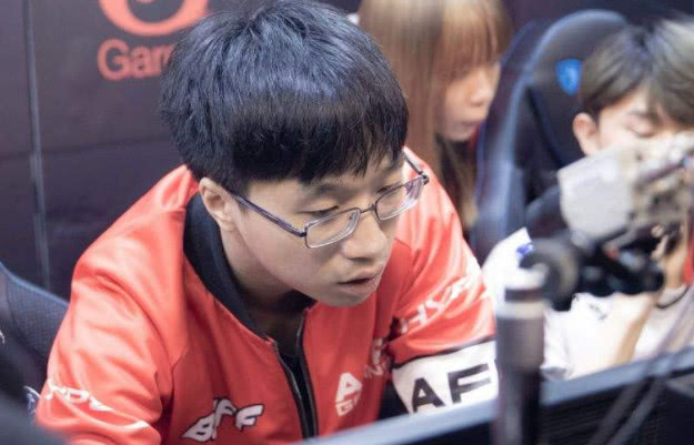 率先发动斜 率先发动斜
